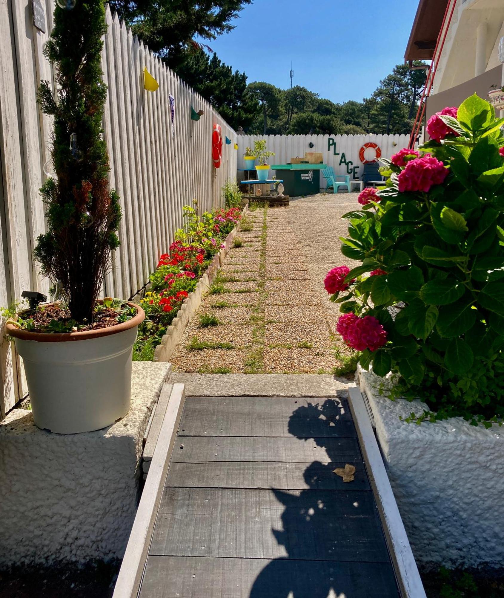 Hotel L'ecume Des Jours 2*